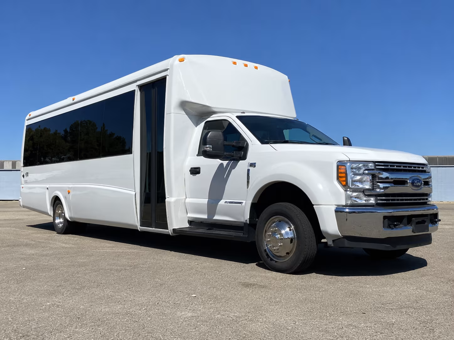 minibus rentals for denton area prom groups who want to keep it tight